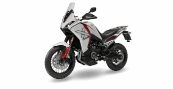 X-Cape-700-angle-left_carrara-White-1920×1334