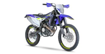 02-125-4T-SE-enduro-1200×801-1