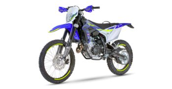 04-125-4T-SE-enduro-1200×801-1 (1)