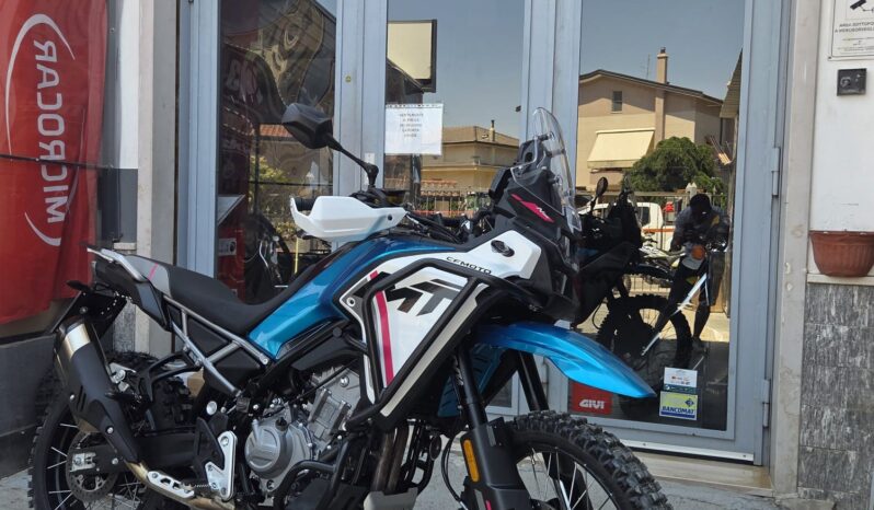 CF MOTO MT 450 con soli 200km
