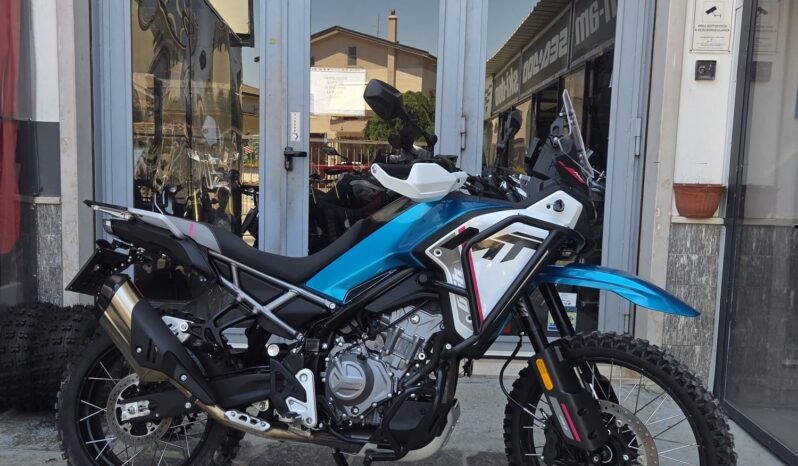 CF MOTO MT 450 con soli 200km